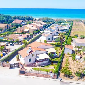 Vacanze Mare Nostrum - In Front Of The With Pool Дом отдыха Кампофеличе-ди-Роччелла
